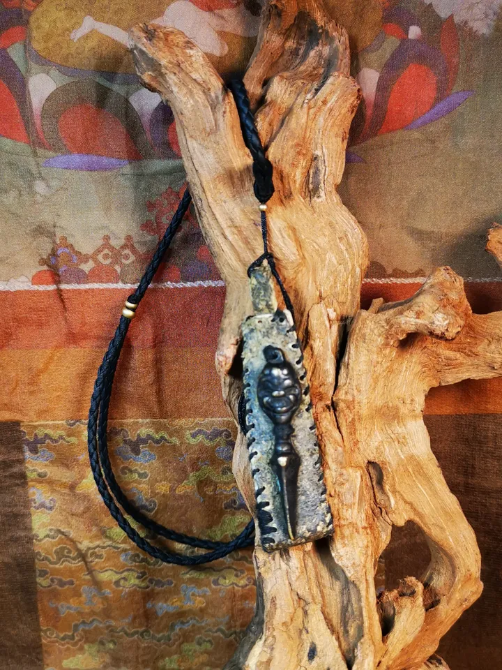 Gandhanra Antique Amulet,Unique leather Sachet with Skull Sītavana Phurba / Kila Pendant,Old Necklace
