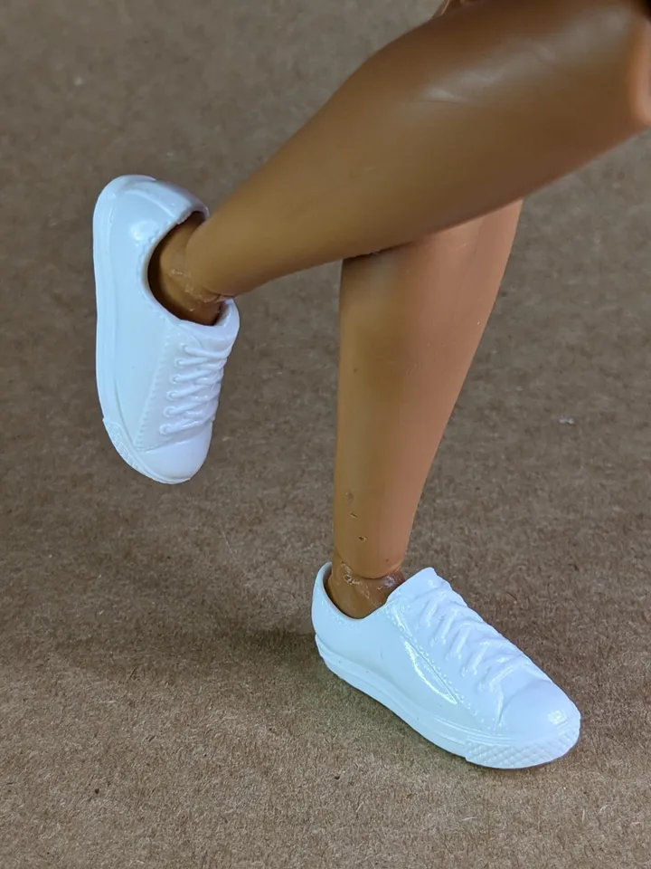 Classic white low top sneakers with laces for 1/6 scale male dolls