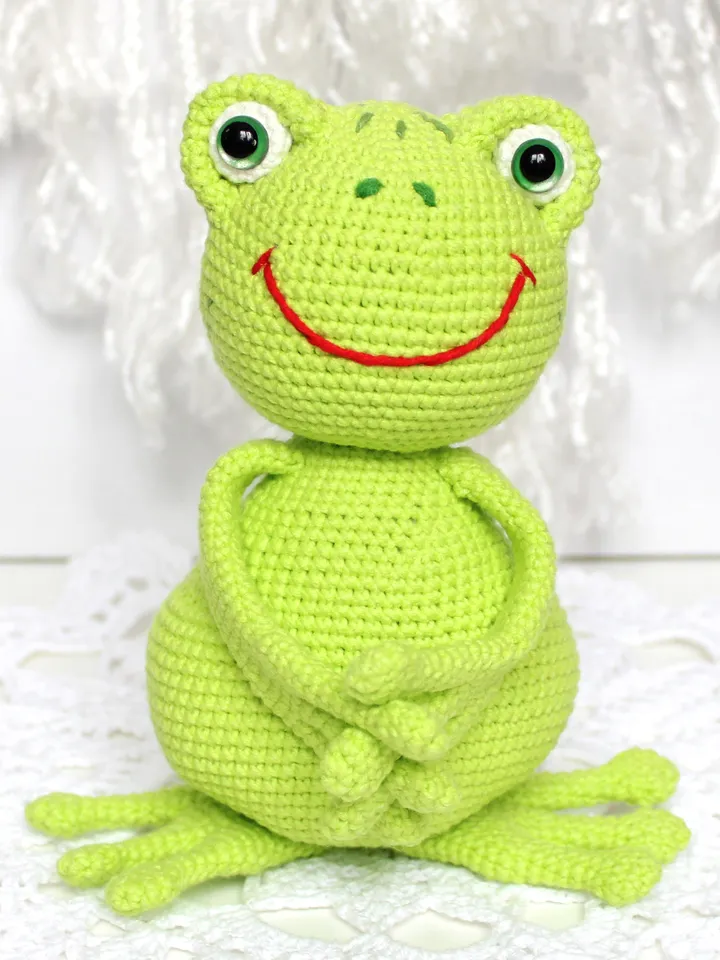 Crochet frog pattern PDF in English Amigurumi cute frog stuffed toy with heart Valentine's Day