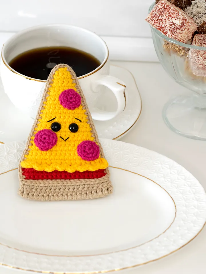 Crochet food slice pepperoni pizza, kitchen toy, gift idea friends, kawaii, pretend play food, cute fake pizza handmade