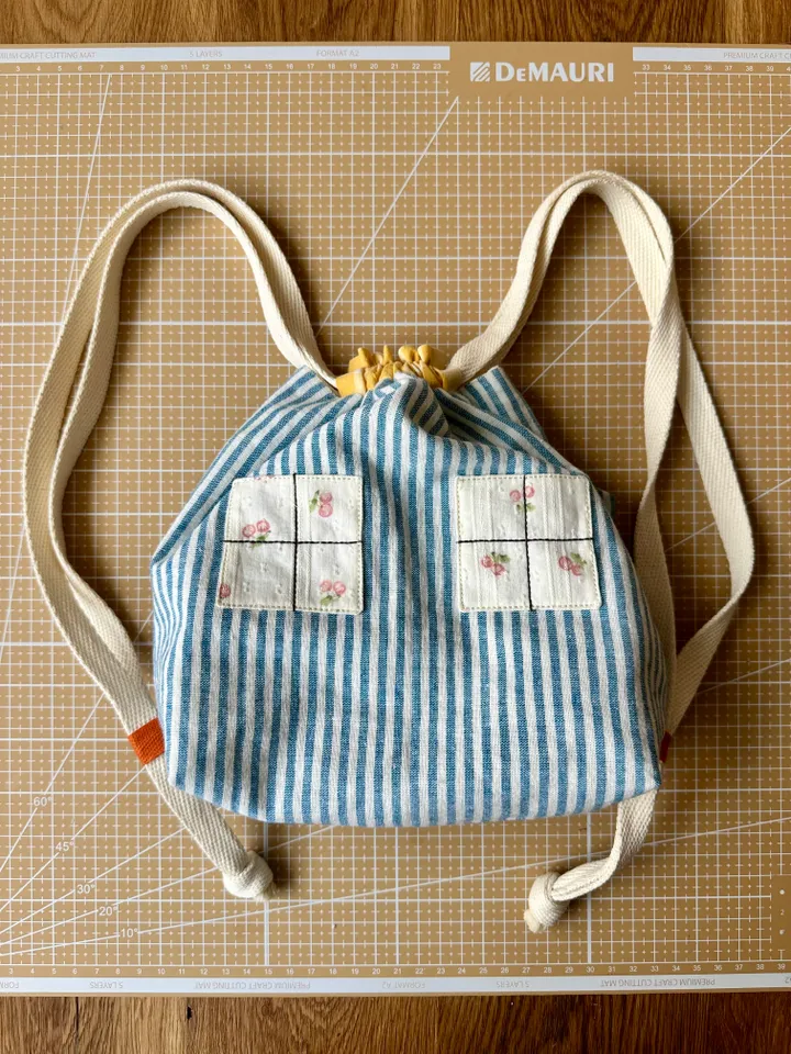25х25 cm RUCKSACK
with a pocket step-by step photo
SEWING PATTERN and a pattern-template of a large backpack.