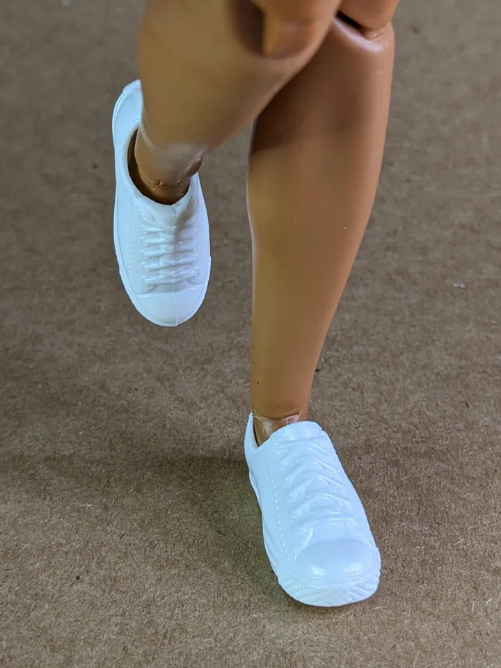 Classic white low top sneakers with laces for 1/6 scale male dolls