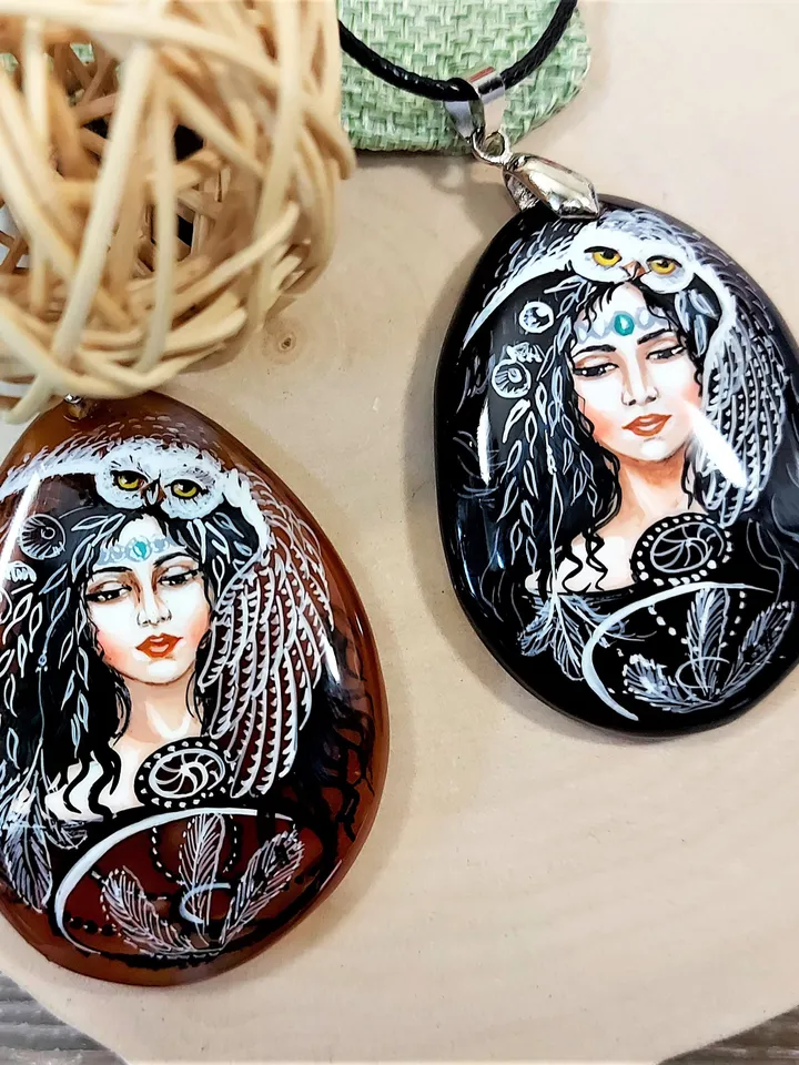 Wonderful Russian Painted agate pendant" Forest Fairy "miniature hand-painted Russian necklace Fine art jewelry Fedoskino Collectible