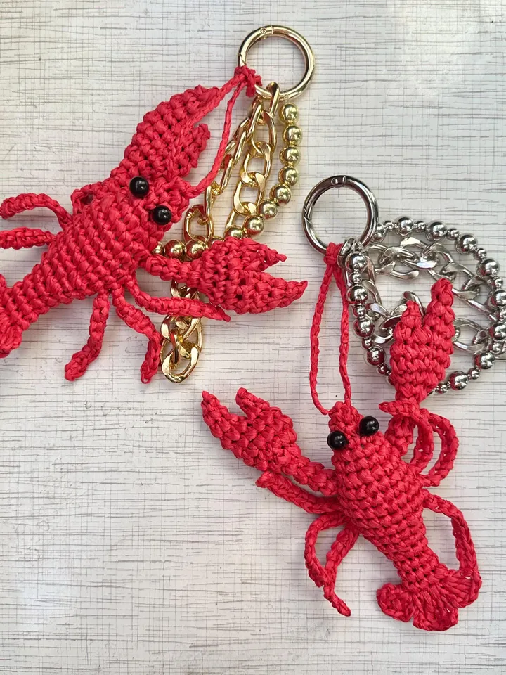 Beaded Lobster Keychain with Metal Chain – Stylish Bag or Key Accessory