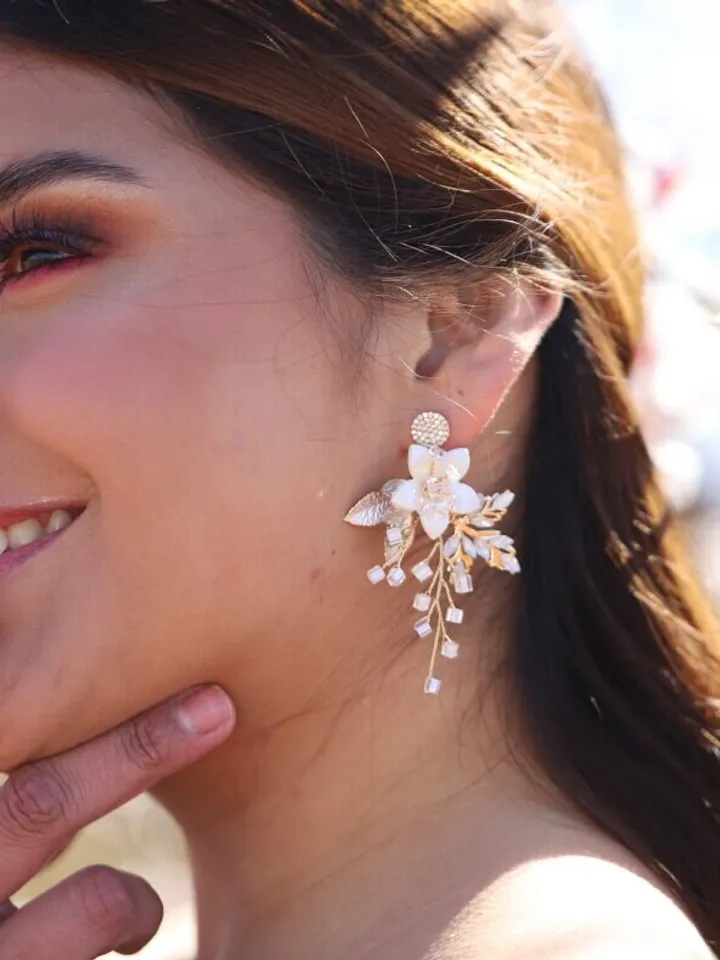 Champagne Gold Boho Wedding Earrings Delicate Porcelain Flowers Wedding Earrings Floral Bridal Jewelry Chandelier Statement Wedding Earrings