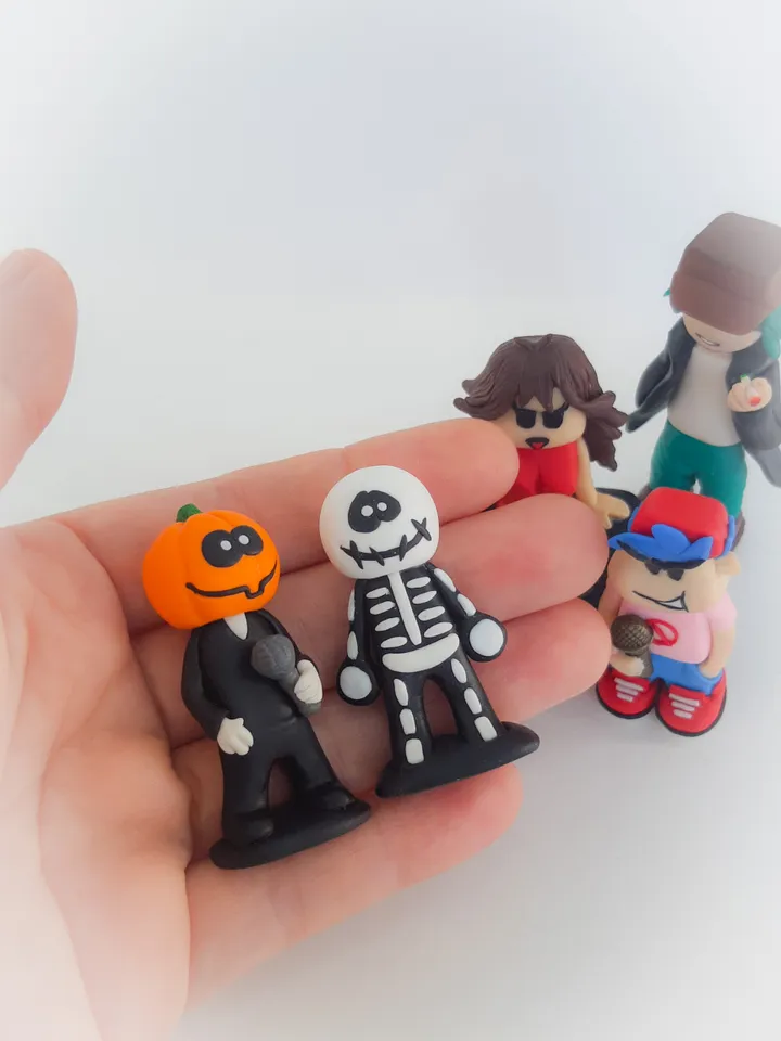 Skid and Pump figures keychain
