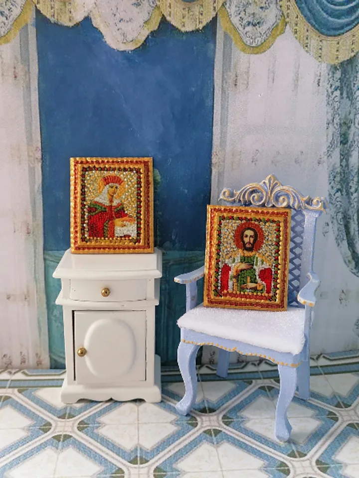 Miniature icon. Christmas icon.1:12 scale.Dollhouse miniature. Christmas. 1:12.Handmade. Imitation of beads.