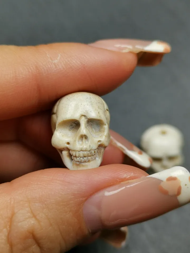 Gandhanra Handmade Tibetan Citipati White Skull Spacer Bead for Prayer Bead,Carved from Deer Antlers,Jewelry Accessories