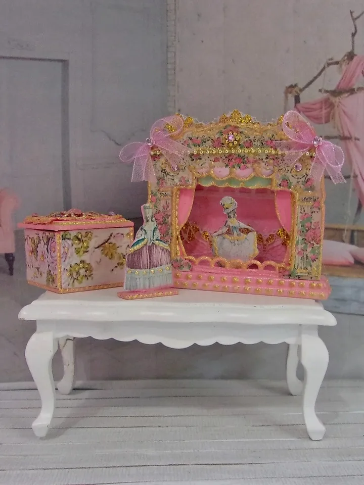 Miniature puppet theater for doll houses.1:12 scale.