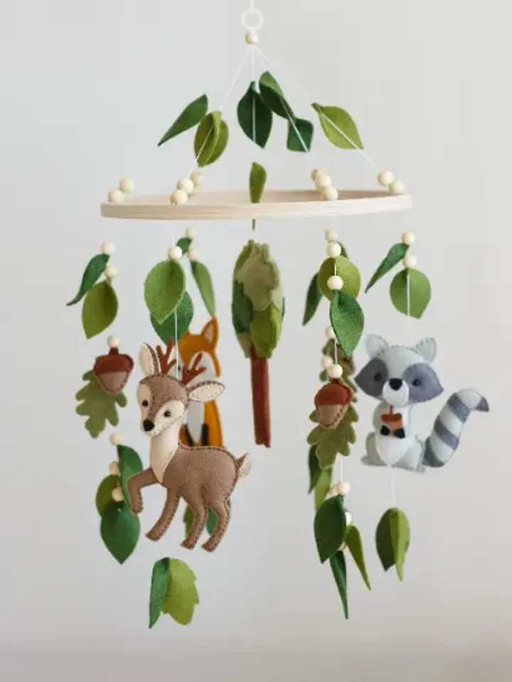 Felt woodland baby mobile