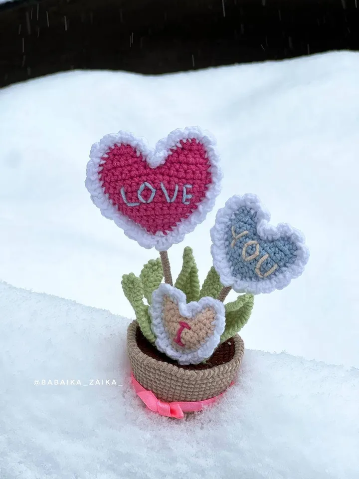 PDF Heart Plant Crochet Pattern, Amigurumi Flowers-hearts Pattern Small Toy Pattern Plant Pattern heart decor pattern Valentine's Day gift