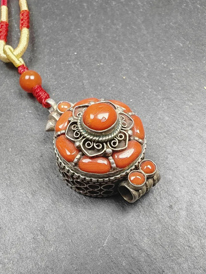 Gandhanra Handmade Gau Ghau Shrine, Round Tibetan Buddhist Altar Amulet Pendant,Unique Fotobox,Made of Coral and Silver