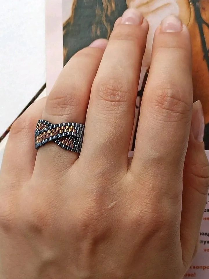 PDF tutorial - Beaded Intertwined peyote ring
