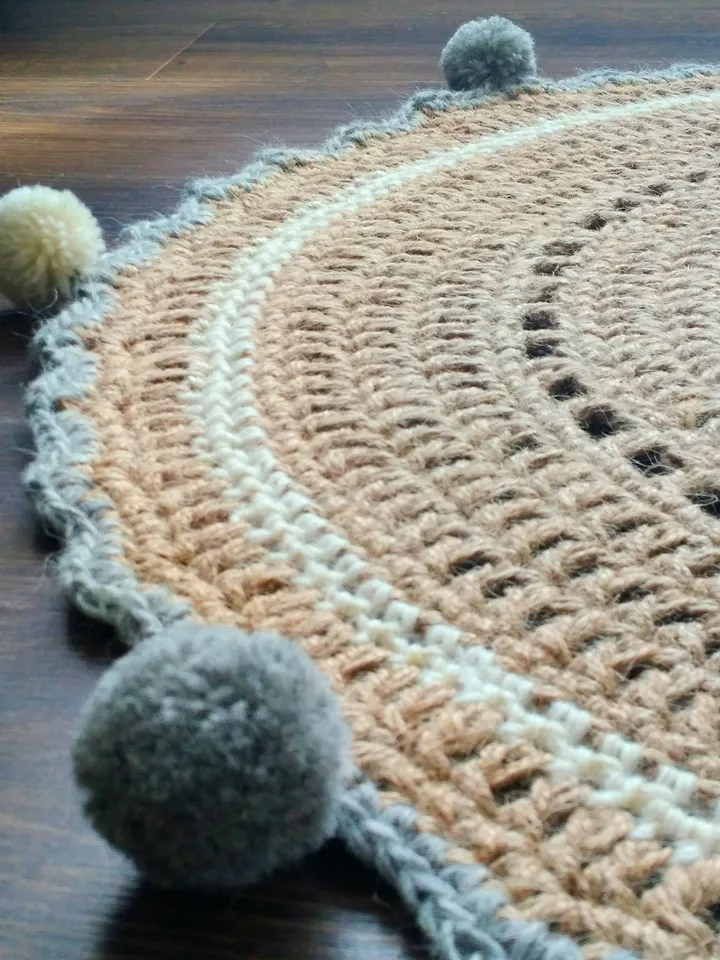 Zero Waste Natural Round Jute Rug Hooking with Sheepskin White and Gray Pom-poms Nursery Rug Kids Room Play Mat Eco-Friendly Home Decor