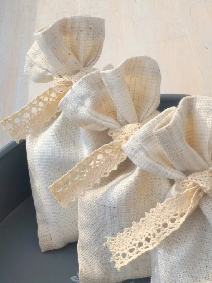 Lavender Sachet Bag Pillow for Good Sleep with Dry Lavender Flowers Mint Wormwood Sachet with Dry Herbs