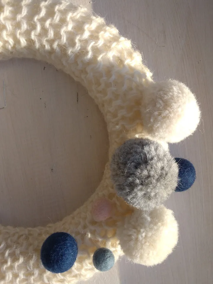Home Wreath Natural Wall Decor Craft Knitted Decorative Holiday Home Door Wreath Winter Minimalist New Year and Christmas Wreath
