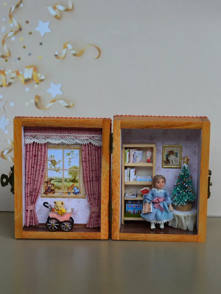 Miniature doll in 24th scale. Tiny doll with accessories in a wooden casket at a scale of 1:24.