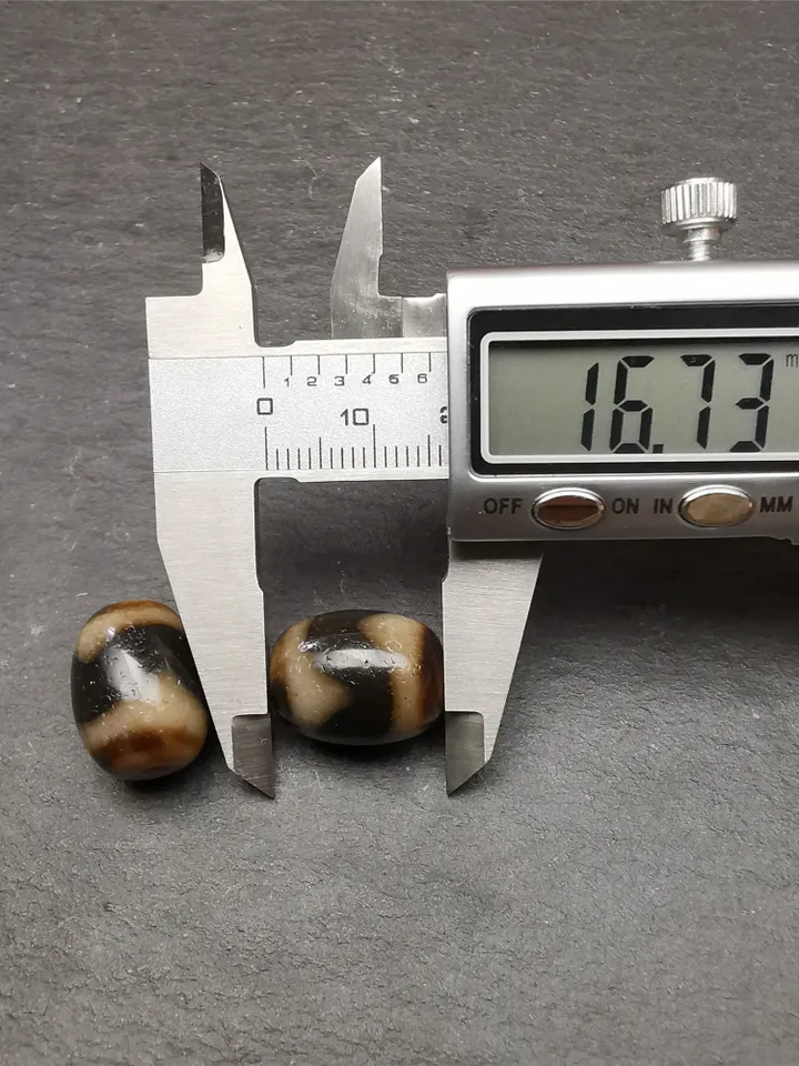 Gandhanra TibetanTiger Tooth Dzi Bead Accessories,Dzi Spacer Beads,Marker Beads for Mala Necklace,0.66" × 0.51"