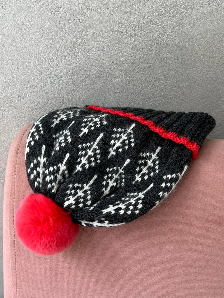 Warm knitted pompom hat