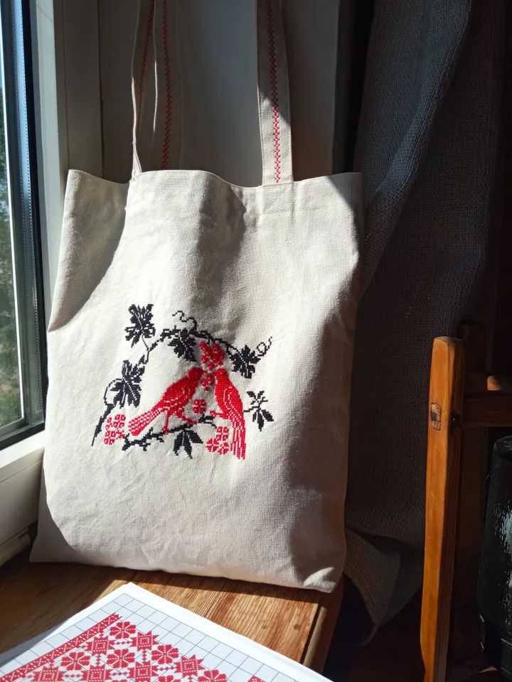 Tote Bag Birds and Berries — Hand Embroidered in Traditional Style