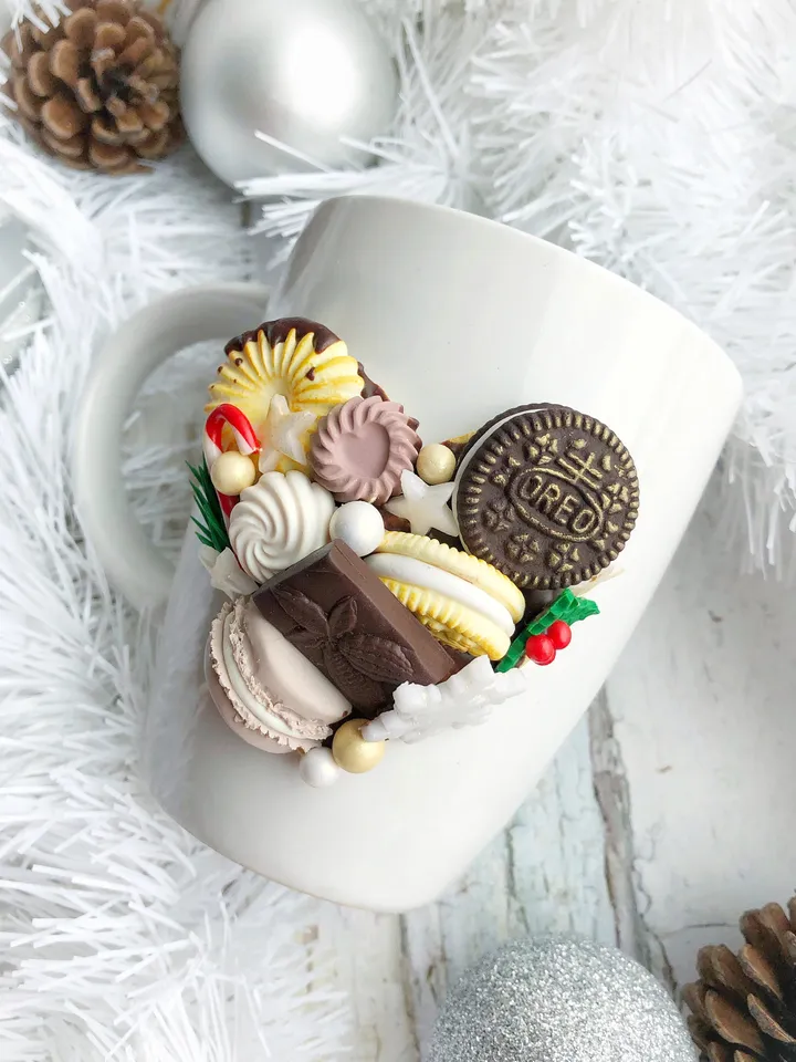 Christmas cups with polymer clay wreath - teacher, coworker or mother in law Christmas gifts