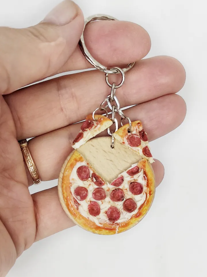Keychain with decor, pizza accessory, gift for her, gift idea, exclusive keychains with decor, pizzas on a keychain