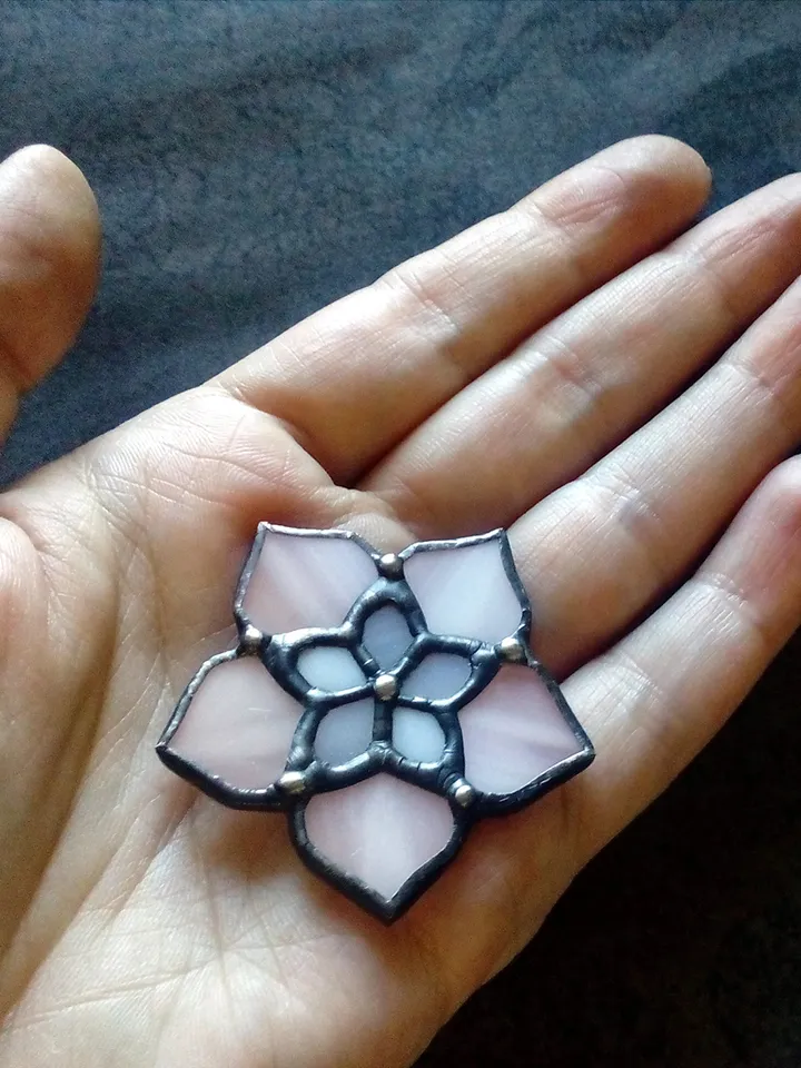 Stained glass Hoya brooch, Tiffany glass, pink hoya flower pin, Plant brooch, Flower lover gift, Hoya mom
