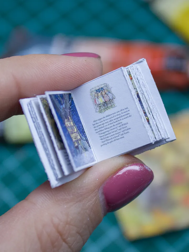 TEMPLATE 4 Miniature Brаmbly Hedgе books on 1 page