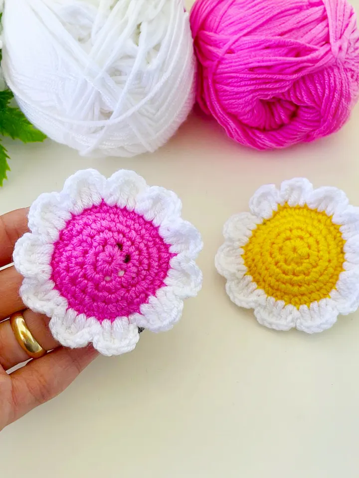 Crochet Daisy Keychain Pattern, Easy PDF Tutorial for Beginners, Create a Flower Key Holder Gift for Friends & Family