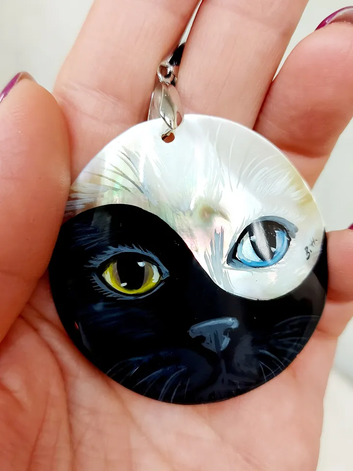 Pearl pendant necklace: Yin-Yang Black and White Cat. Handmade jewelry painted on lacquer shell. Dainty pendant for beautiful modern girl