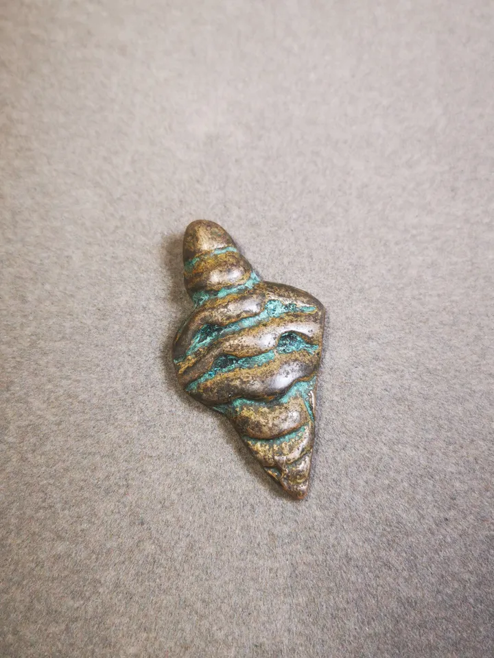 Gandhanra Handmade Shankha(Divine Conch) Badge,Tibetan Buddhist Protective Amulet Pendant,Made of Lima Brass