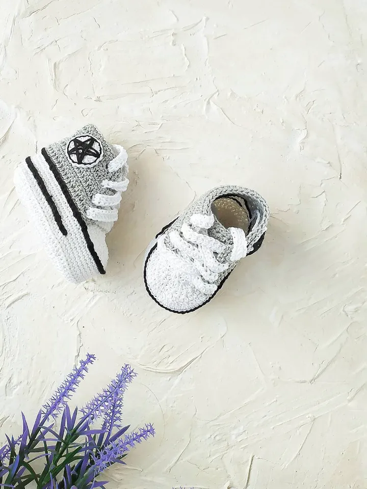 Custom Converse Baby shower gift Hello world Crochet Booties Converse Newborn gift box