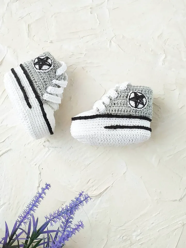 Custom Converse Baby shower gift Hello world Crochet Booties Converse Newborn gift box