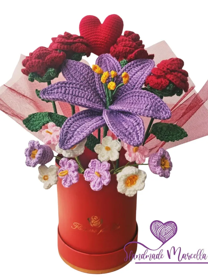 Handmade crocheted flower bouquet in elegant box | Hypoallergenic scented yarn flowers | Personalized international gift