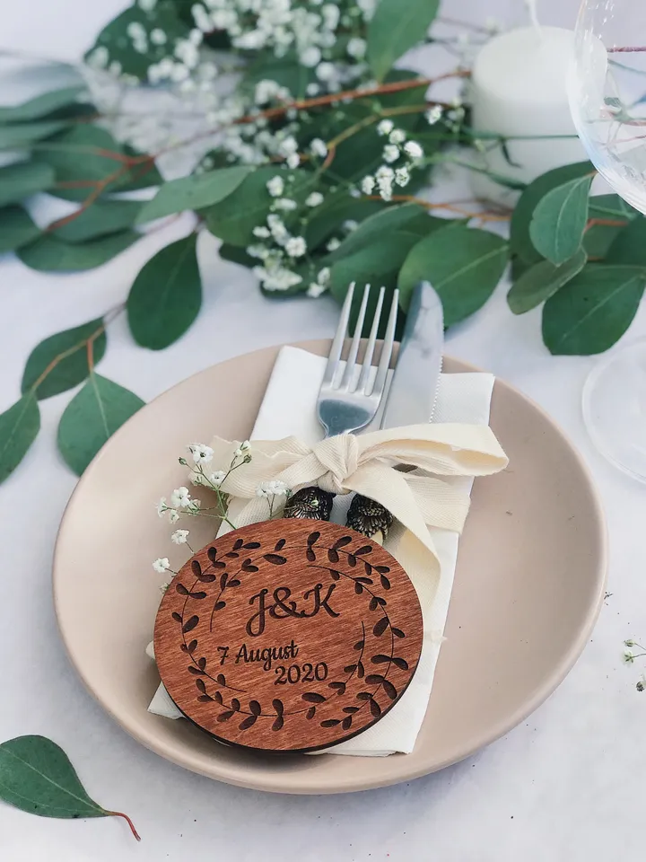Wedding Place Cards, Set of Wedding Guest Favors, Custom Names and Date, Wooden Wedding Coasters