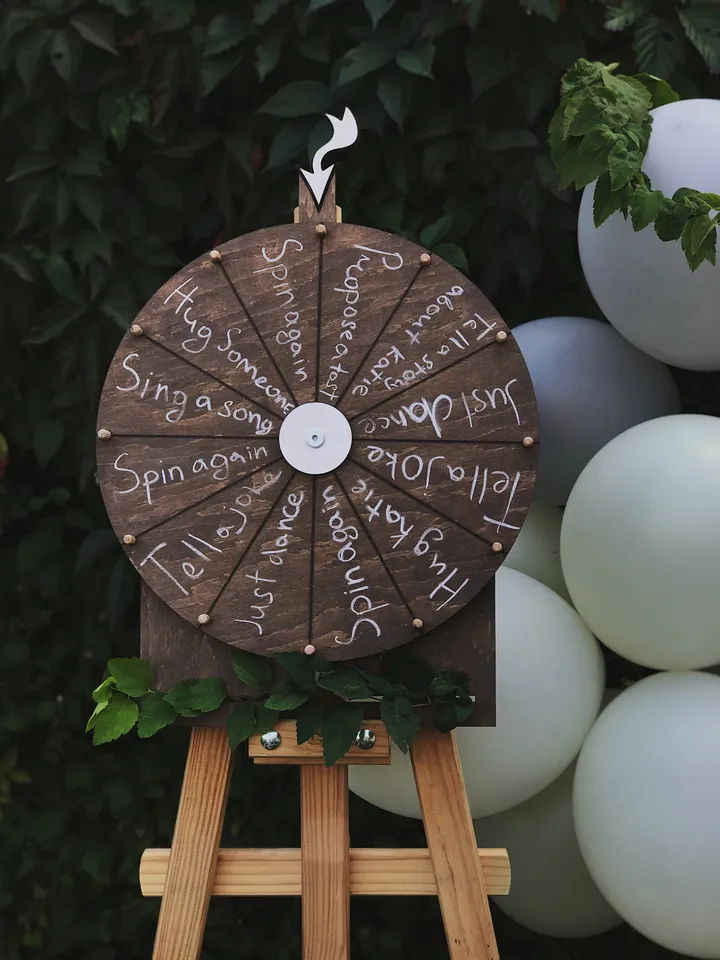 Thanksgiving Family & Party Game, Spin the Wheel Game with Questions or Tasks, Personalized Gift