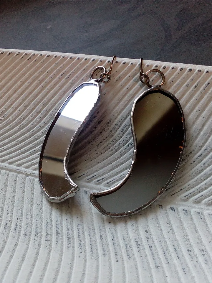 Wavy mirror earring, simple stained glass, Pepper earrings, glass earrings, kawaii earrings, Dangle earrings