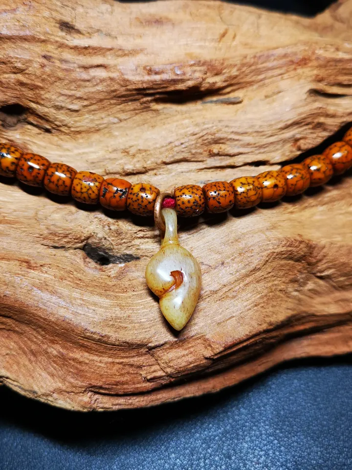 Gandhanra Tibetan Shankha Amulet,Yak Bone Carved Conch Bead Counter Clip Pendant for Mala, Prayer Bead Accessories