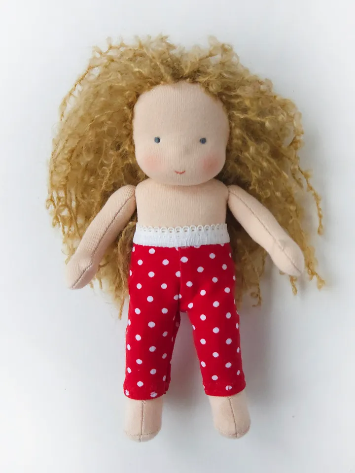 DIY clothes set for a Waldorf doll 7 inch (18 cm) tall. PDF sewing patterns and tutorials.