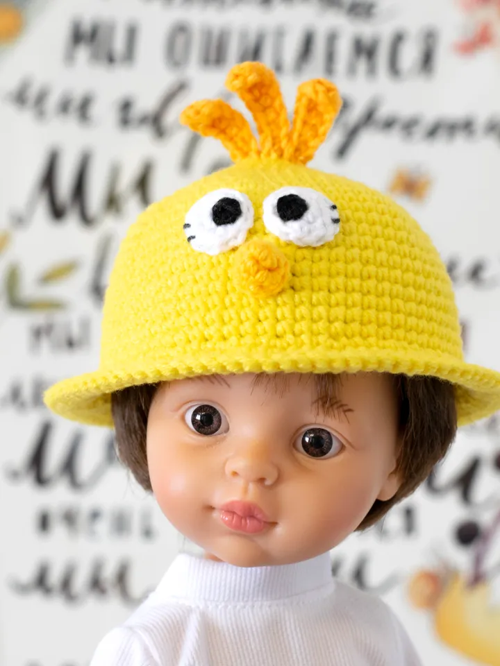Crochet chicken hat for Paola Reina doll, Meadowdoll Dumpling, Siblies Ruby Red, Little Darling for Easter