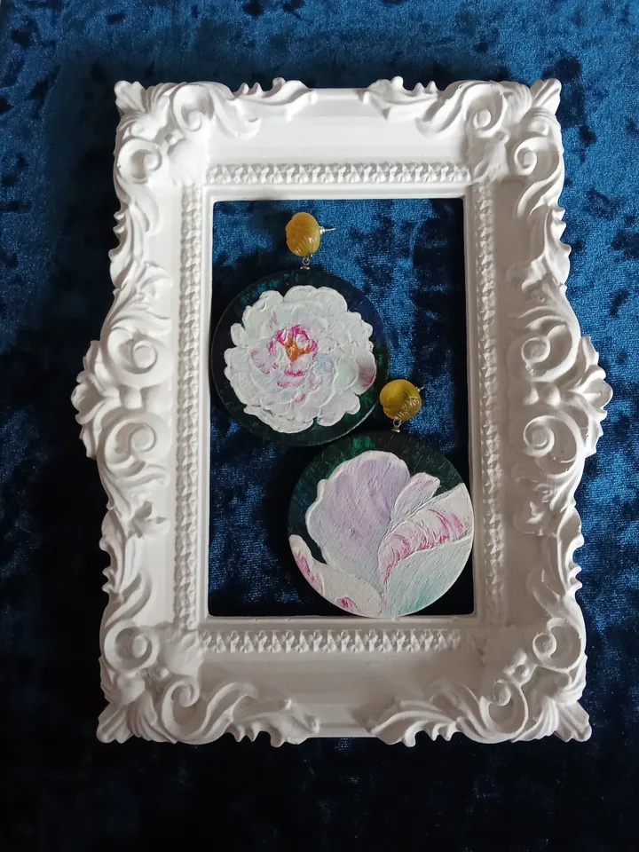 "White peony" earrings