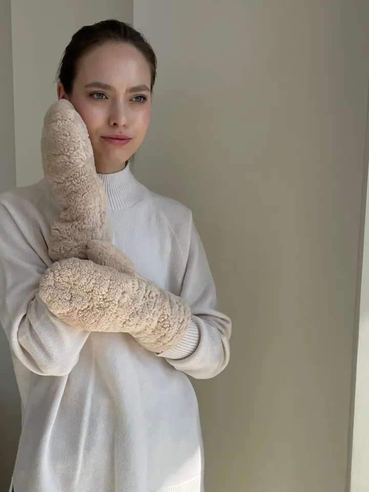 Genuine shearling mittens cream beige colour/ real fur mittens /women cold weather designer gloves / warm cosy mittens/ winter wear