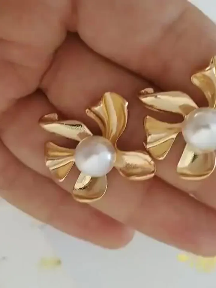 Art Deco Flower Wedding Earrings, Boho Bridal Earrings, Pearl Chandelier Statement Earrings, Floral Statement Bridal Jewelry Bridesmaid Gift