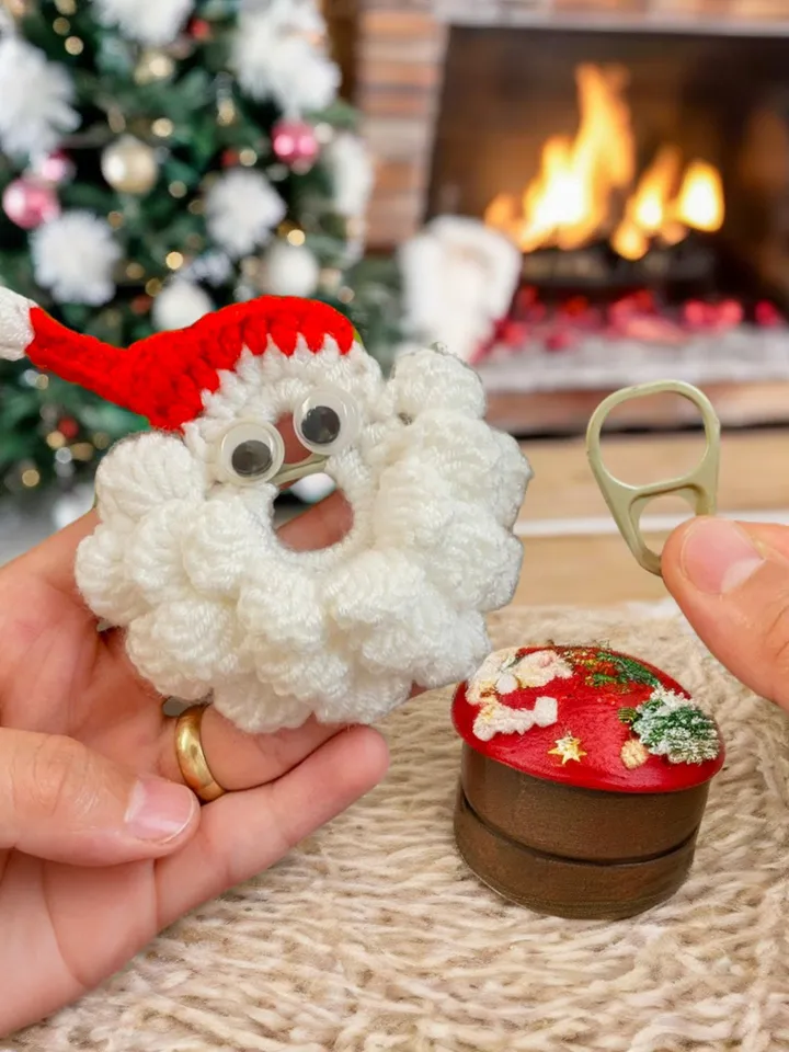 Crochet Santa Claus Face Applique - Crochet Xmas Tree Decor - Beginner-Friendly Crochet Santa Claus Pattern