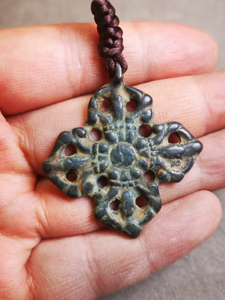 Gandhanra Antique Tibetan Buddhist Amulet,Cross Vajra Badge, 50 years old