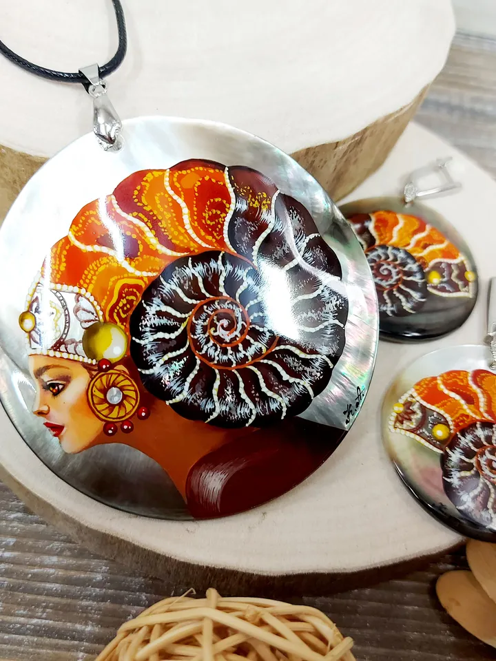 Handmade jewelry set: Queen Ammonite the Ocean mistress on pearl necklace and bohemian earrings. Painted lacquer shell for fantasy lover
