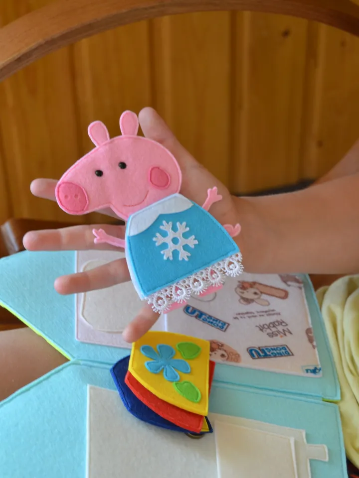 Peppa Pig Doll House from felt, PDF pattern and instructions