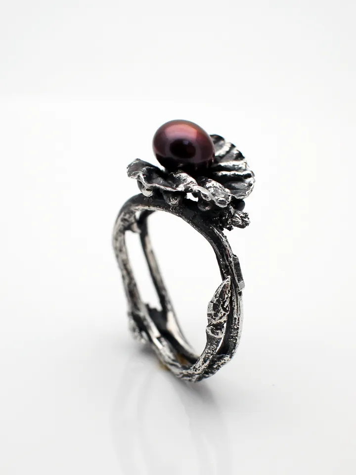 Nature-Inspired Silver Ring with Black Pearl