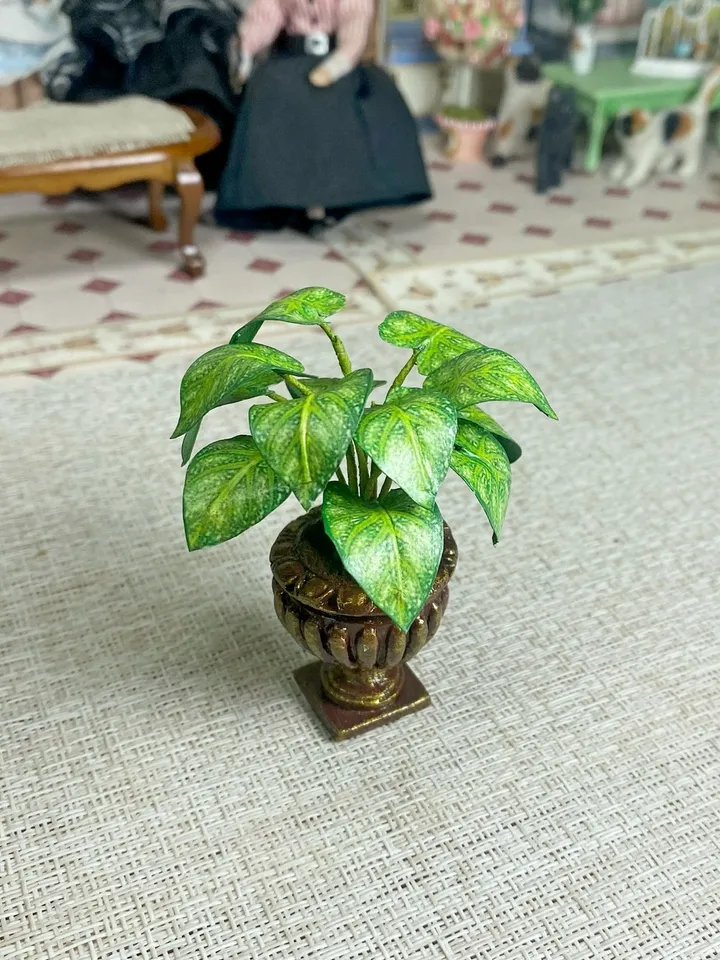 Flower in a flowerpot for a dollhouse. 1:12. handmade. dollhouse miniature. Plants for a doll.