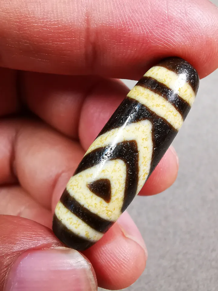 Gandhanra Tibetan One Eyed Mountain Peak Dzi Bead,Tibetan Chung,Wealth Amulet,Small Size 36*11 mm